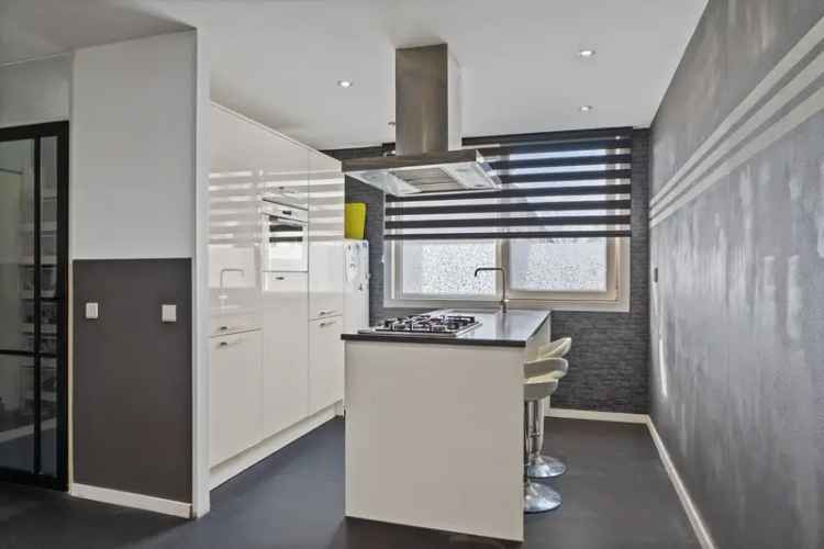 Huis te koop Almere Buiten 4 slaapkamers moderne keuken energielabel A