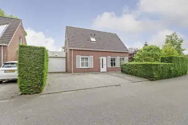 Geschakelde woning Burgh-Haamstede 3 slaapkamers 2 badkamers garage