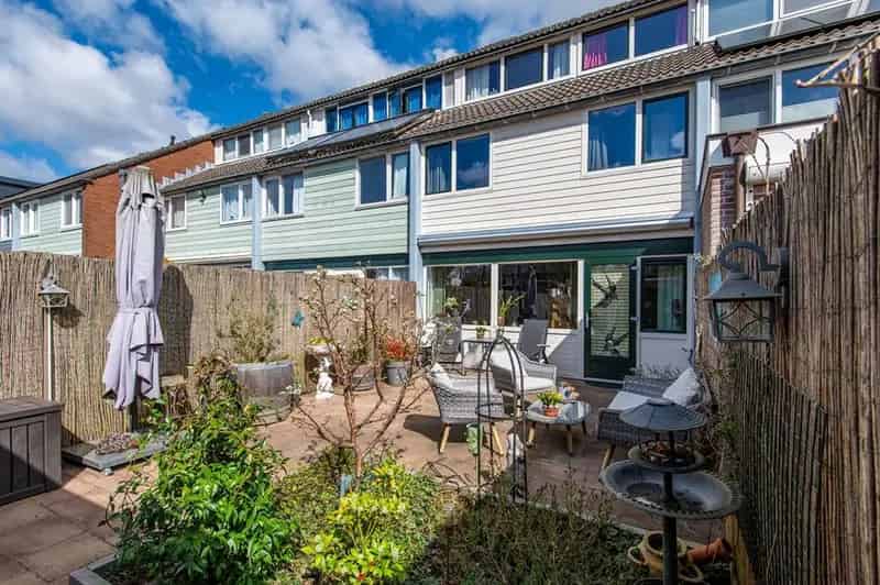 Ruime Familiewoning Nieuw Vennep 5 Slaapkamers Tuin Zonnepanelen