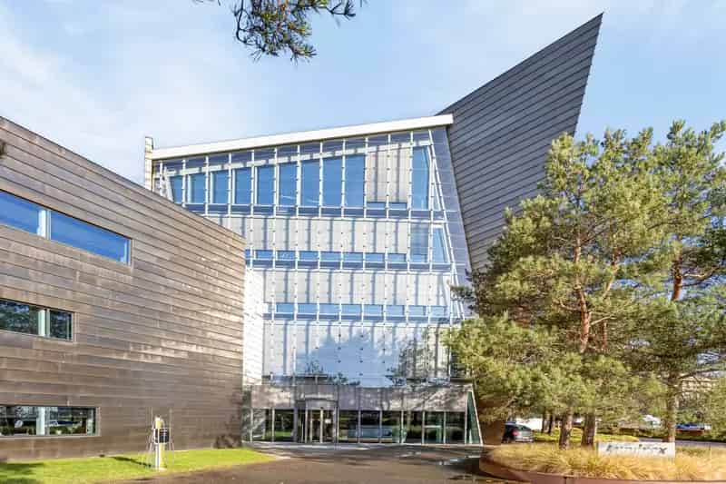 Kantoor te Huur Den Bosch 1411m² Bedrijfsruimte Parkeerplaatsen