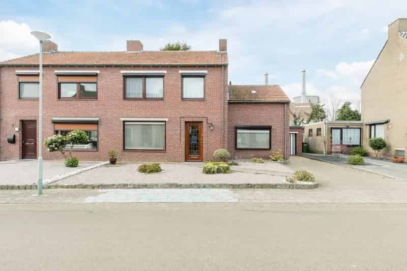 Ruime Twee Onder Een Kapwoning Maasbracht