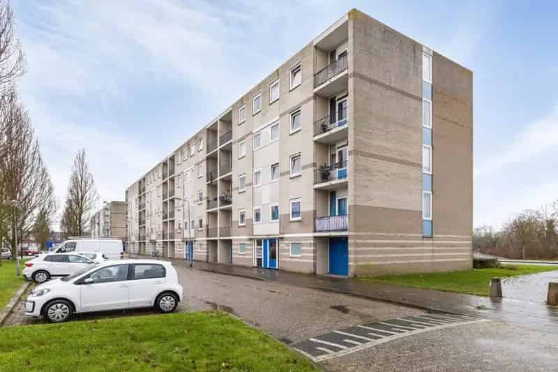 Te Koop Starterappartement Paauwenburg 3 slaapkamers Balkon Berging