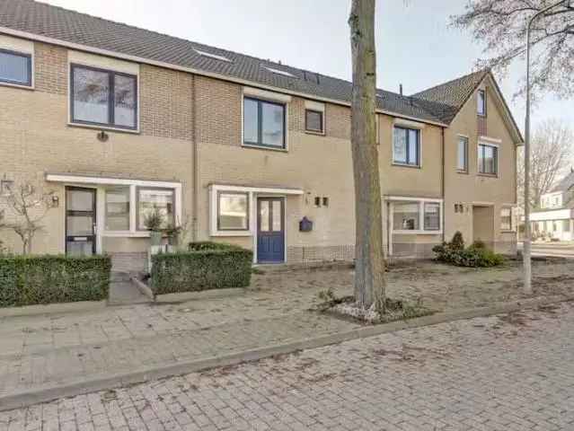 Tussenwoning Rijkerswoerd 4 slaapkamers Nabij winkels en scholen