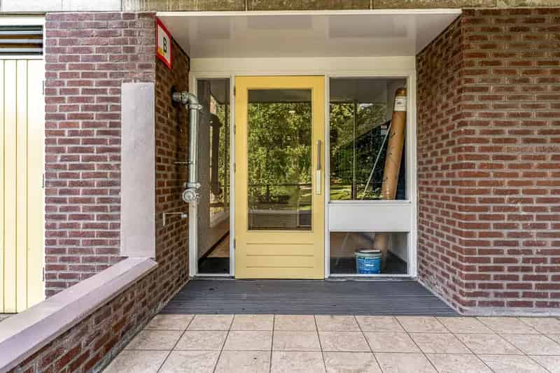 Appartement te koop Uithoorn: 3 kamer appartement 85m2 te moderniseren