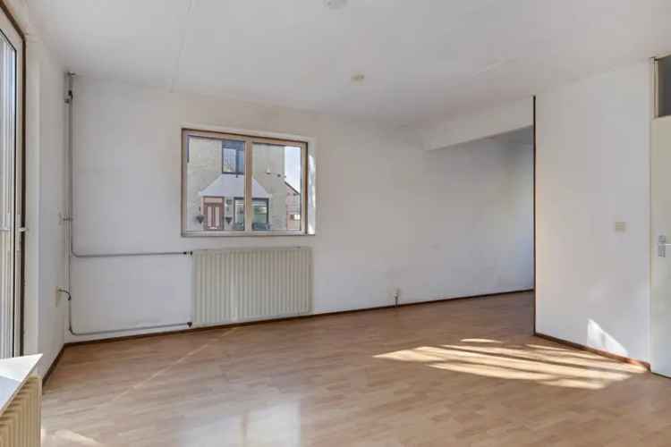 Hoekwoning Hoogvliet 3 slaapkamers tuin parkeerplaats energielabel C