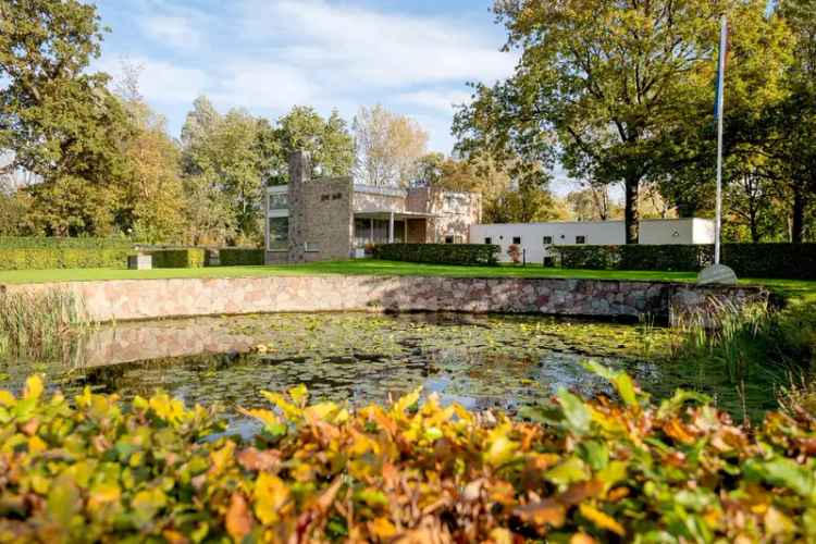 Villa De Eik te Haren: Luxe villa met grote tuin en 3 badkamers