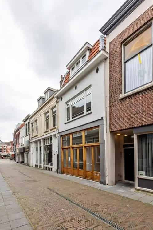 Winkelpand met 3 Appartementen Tiel Centrum