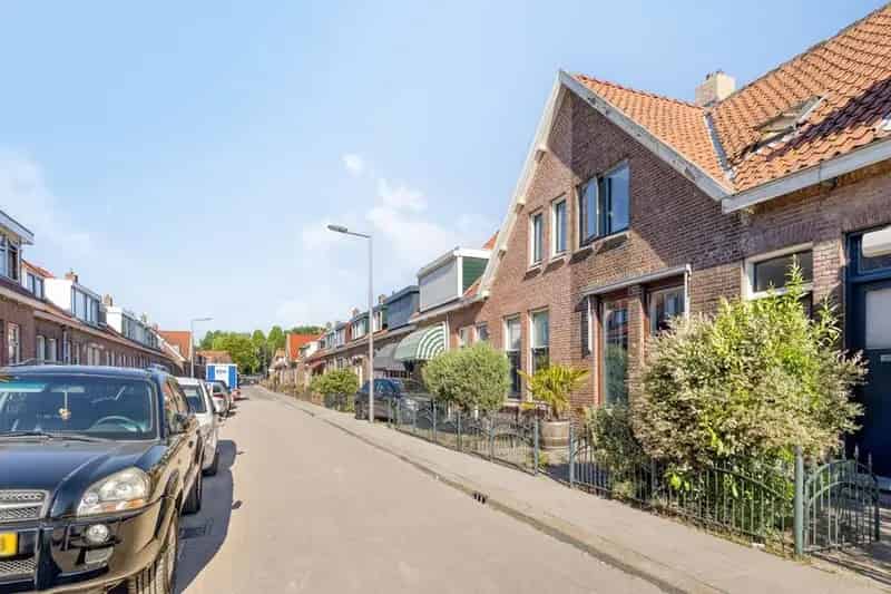 Karaktervolle Tussenwoning Pernis Diepe Tuin 2 Slaapkamers