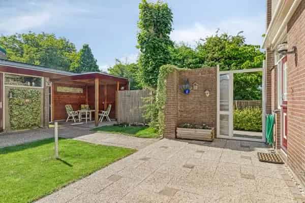 Ruime 6-Kamer Hoeekwoning met Grote Tuin in Capelle aan den IJssel