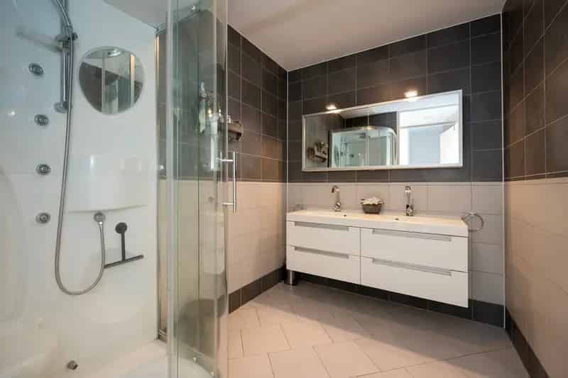 Huis te koop Houten: Royale Middenwoning met Garage en Prachtig Uitzicht