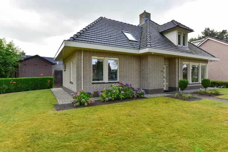 Prachtige woning te koop in Zwartebroek met garage en schuur