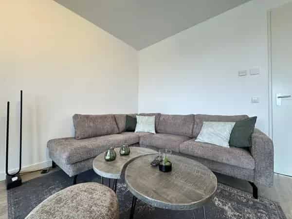 Appartement Rotterdam: 3-kamer appartement met balkon en uitzicht op de Hef