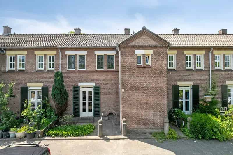 Huis te koop Thorbeckeplein Breda: 4 slaapkamers, tuin, kluswoning