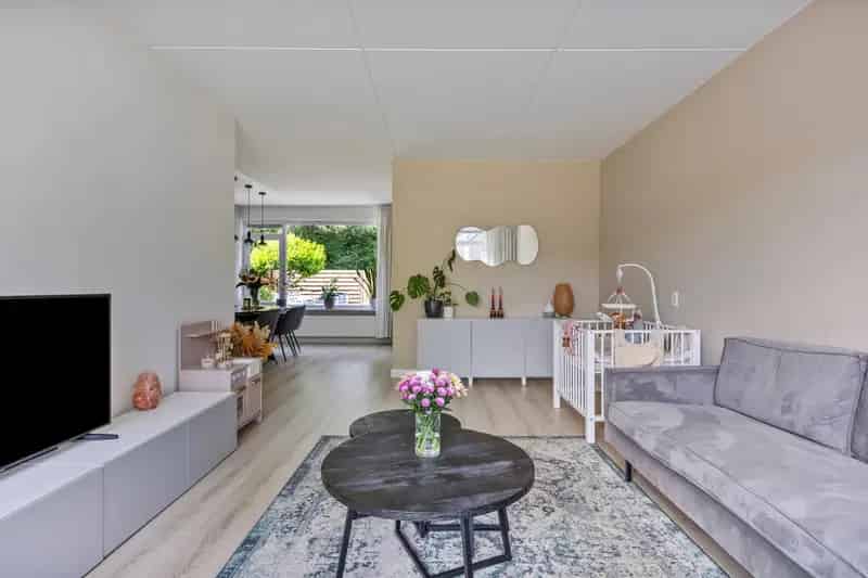Zeer ruime 2 onder 1 kap woning nabij centrum