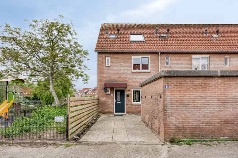 Huis te koop Zoetermeer Eendenveld 9 Ruime 5-kamer woning met tuin aan het water