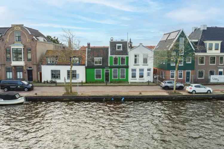 Huis te koop Wormerveer: Ruim Zaans wonen met garage en tuin