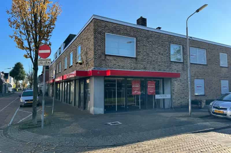 Winkelpand met Appartement te Koop Pijnacker