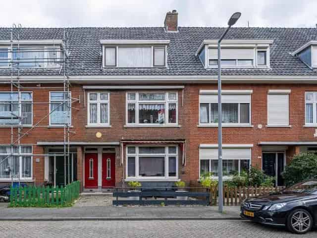 Te koop: Ruime bovenwoning met verhuurde benedenwoning in Rotterdam Charlois