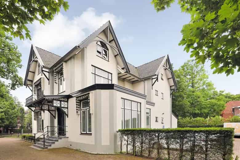 625 m2 Kantoorvilla te koop in Bussum