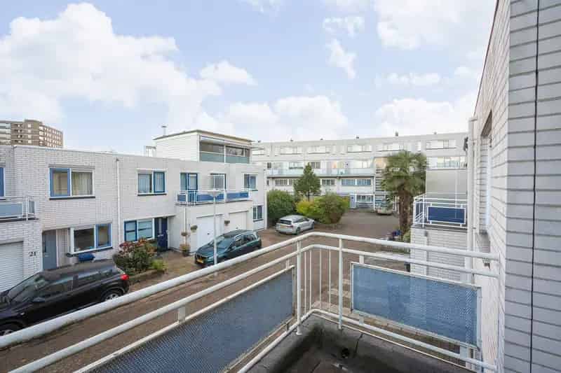 Huis te koop Den Haag Mariahoeve: Ruime gezinswoning met tuin aan het water