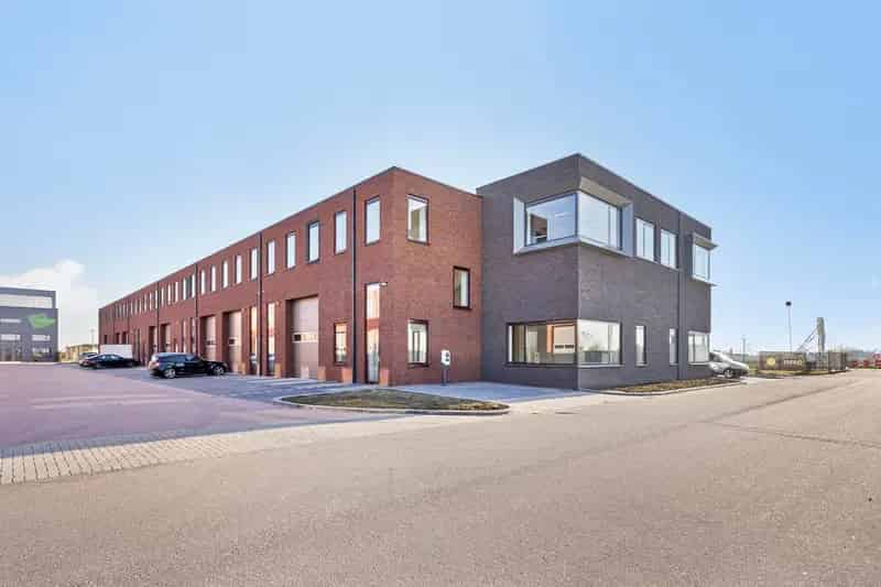 Bedrijfshal te Huur Nieuwveen 340m² Modern Energiezuinig