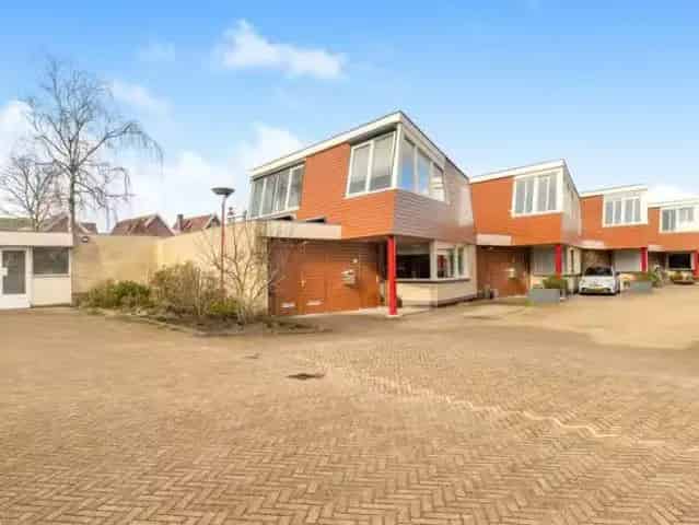 Semi-bungalow Castricum Centrum Nabij NS Station en Duinen