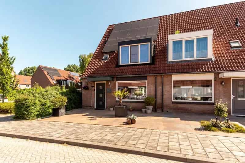 Ruime Hoekwoning Almere met Serre 3 Slaapkamers Energielabel A