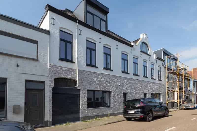 Modern appartement Sas van Gent: Ruim dakterras 2 slaapkamers