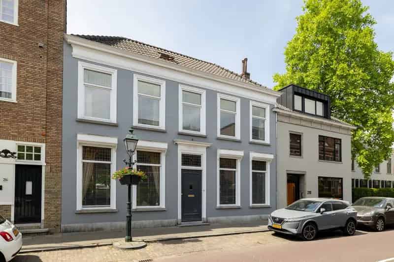 Herenhuis Breda-Zuid: Ruime woning met tuin en garages