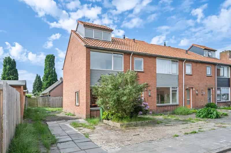 Huis te koop: J.H. van 't Hoffstraat 1 6961 XH Eerbeek 