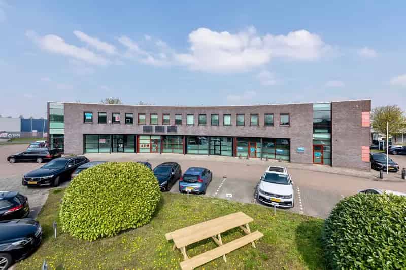 Bedrijfshal Ridderkerk te koop: 252m² kantoorruimte