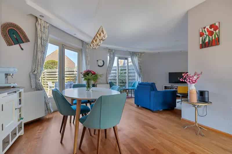Unieke 8-hoekige woning Overbos veel privacy 3 slaapkamers