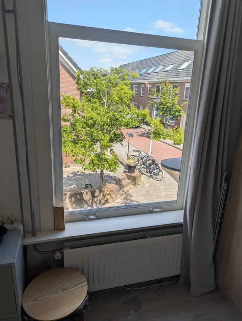 Ruime Kamer met Hoogslaper te Huur