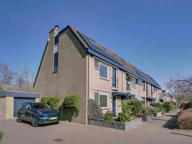 Moderne Hoekwoning te Koop in Leidschendam