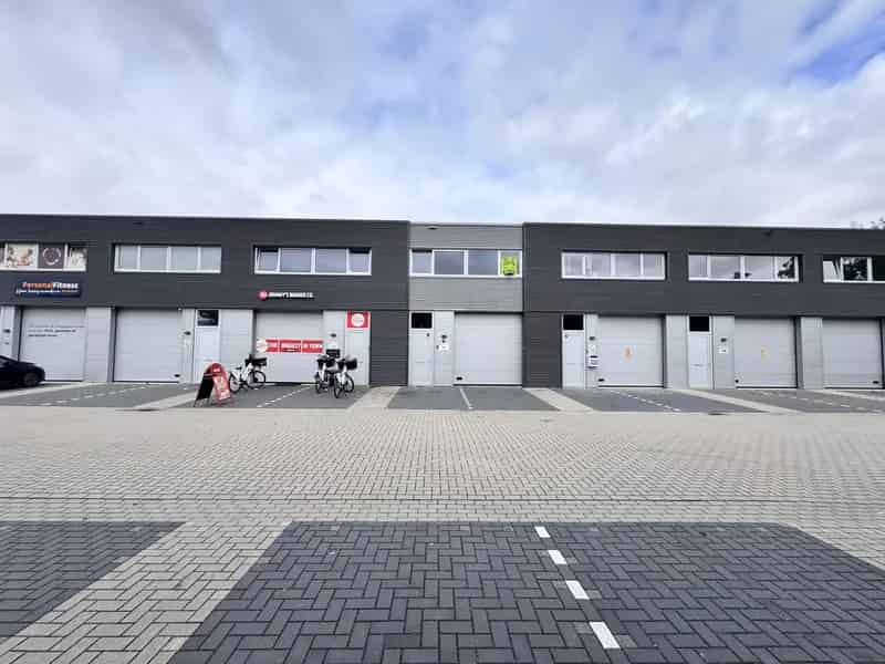 Bedrijfshal Almere | Zoek bedrijfshallen te koop: Markerkant 10 7-T 1316 AA Almere 