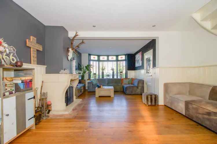 Jaren 30 woning te koop met polderzicht en praktijkruimte