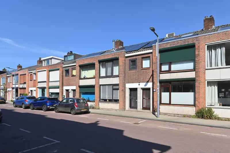 Ruime Dijkwoning Rotterdam Zestienhoven  124m² Tuin Souterrain