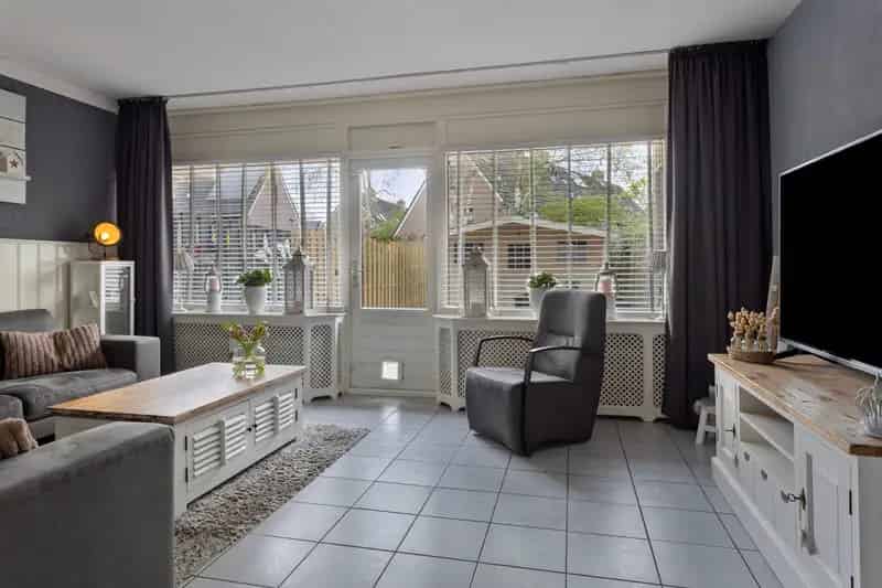 4 Slaapkamers Diepe Tuin Carport Deventer