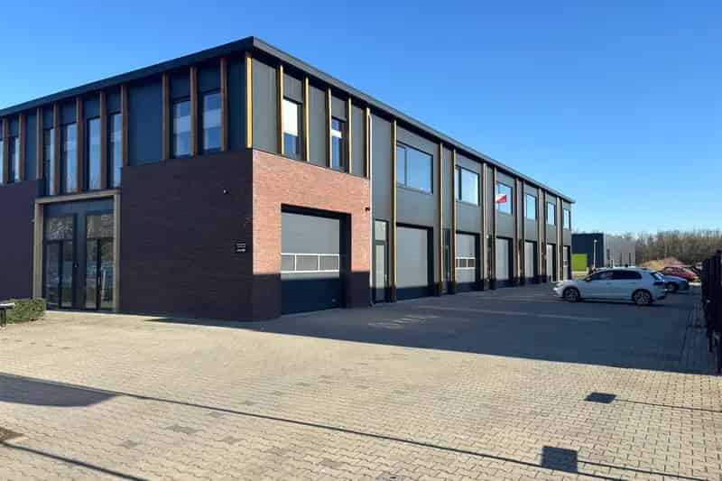 Bedrijfshal Hengelo 90m² Kantoor 45m² A1