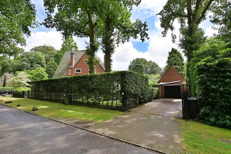 Huis te koop Hilversum Trompenbergerweg: Ruime villa 6 slaapkamers