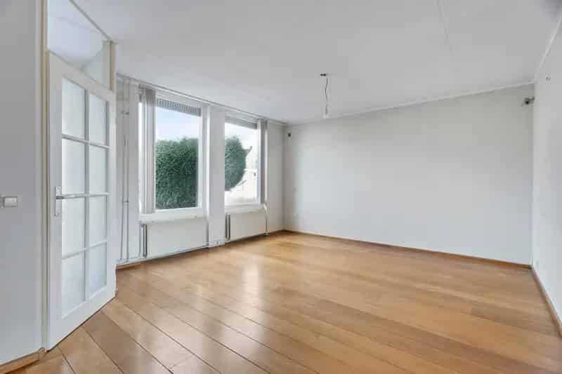 Te koop: Ruime Twee Onder Een Kapwoning in Oss