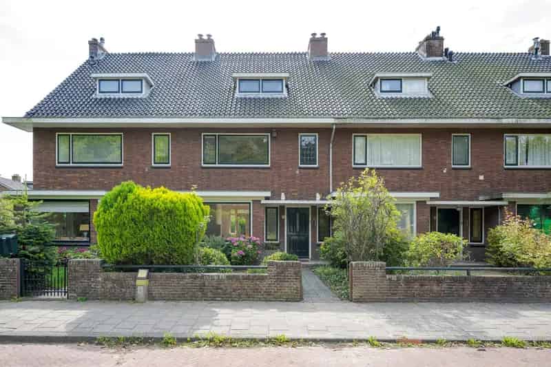 Jaren 40 Tussenwoning Voorschoten Op te Knappen