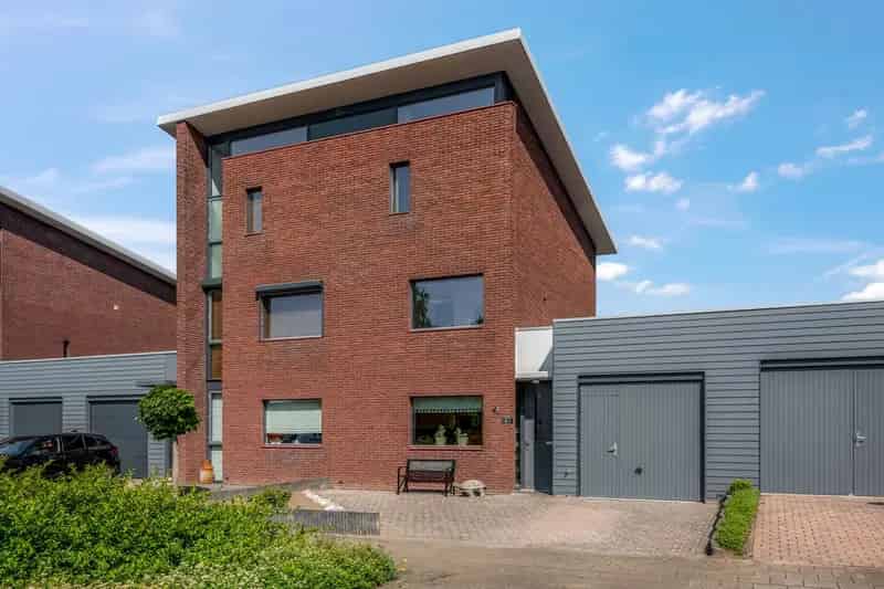 Ruime Tweekapper Ede 4 Slaapkamers Garage Oprit
