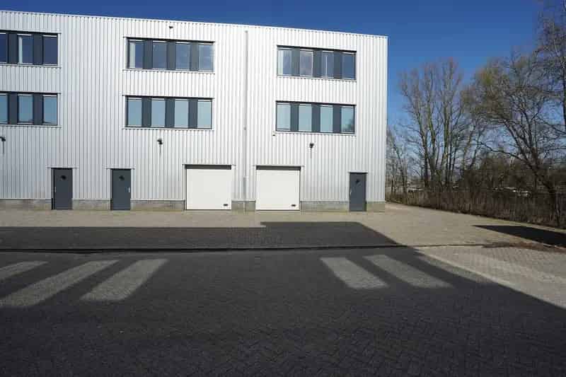 Bedrijfshal Uithoorn te Koop 120m2 Kantoor Showroom Business Unit