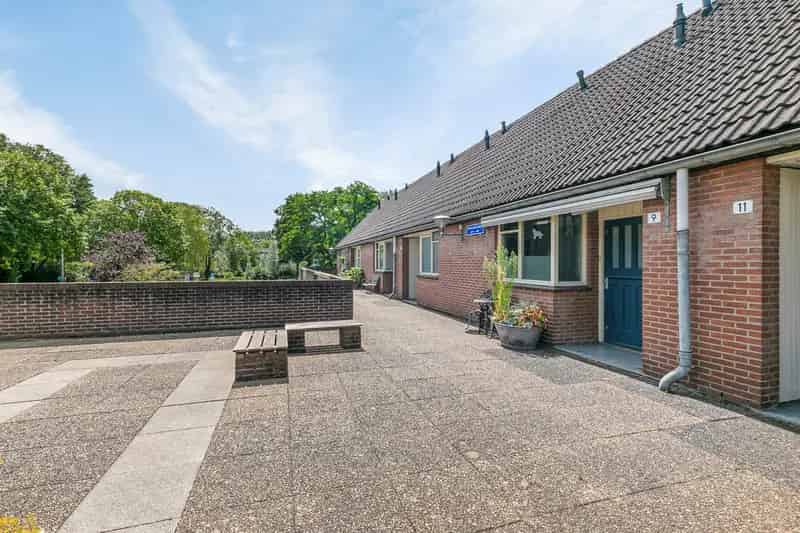 Ruim 4-kamerappartement Capelle aan den IJssel met tuin en bedrijf aan huis