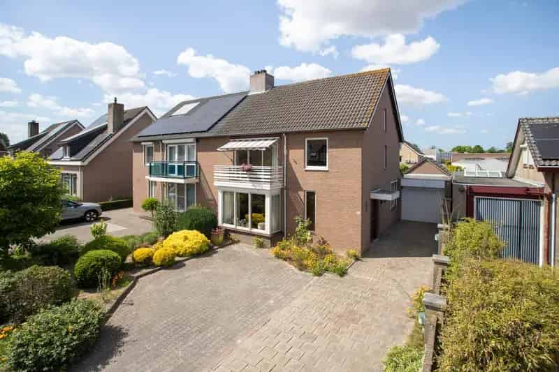 Te Koop: Royale 2-onder-1-kapwoning Vlijmen 4 slaapkamers