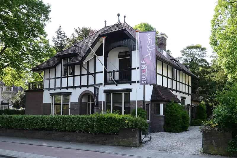 Kantoorvilla Hilversum te huur 168m²  -  10 parkeerplaatsen