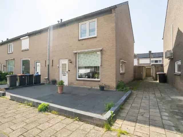 Hoekwoning Glanerbrug 3 4 slaapkamers kunststof kozijnen