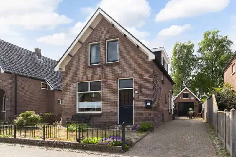 Huis te koop Apeldoorn Kerschoten Ruime woning uitbouw extra kamer garage