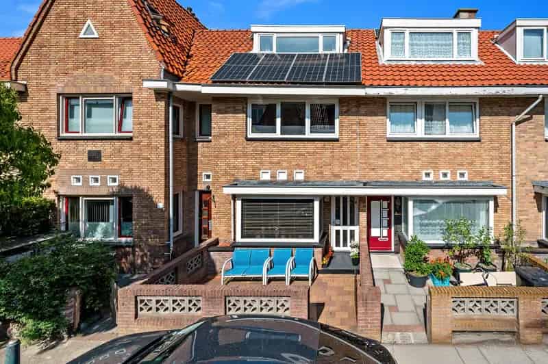 Rijswijk 3-laags Eengezinswoning 97m2 6 Zonnepanelen Luxe Badkamer